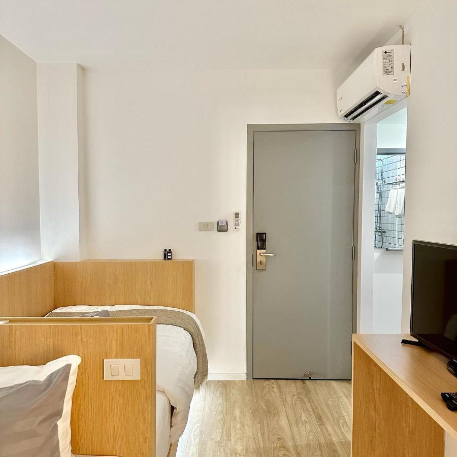 E11 Hotel - Bts Punnawithi Bangkok Buitenkant foto