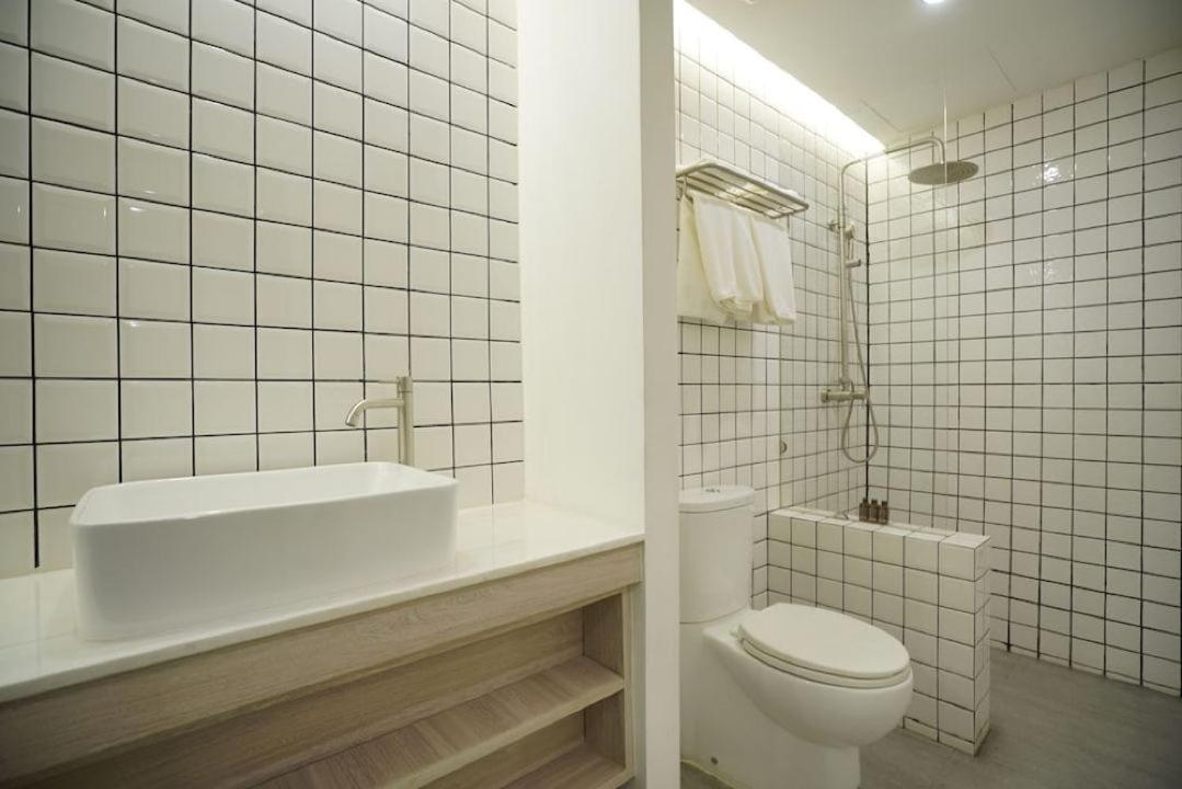 E11 Hotel - Bts Punnawithi Bangkok Buitenkant foto